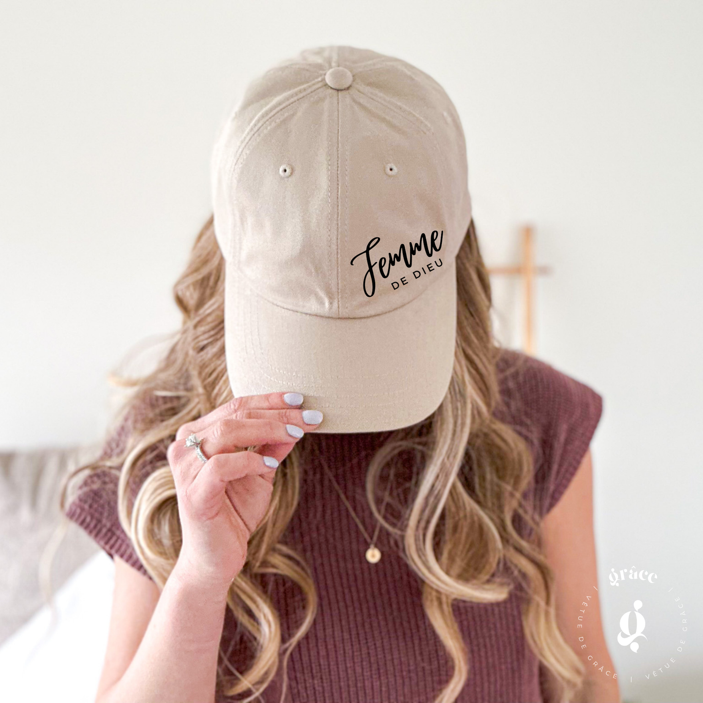 Casquette Femme de Dieu beige ajustable